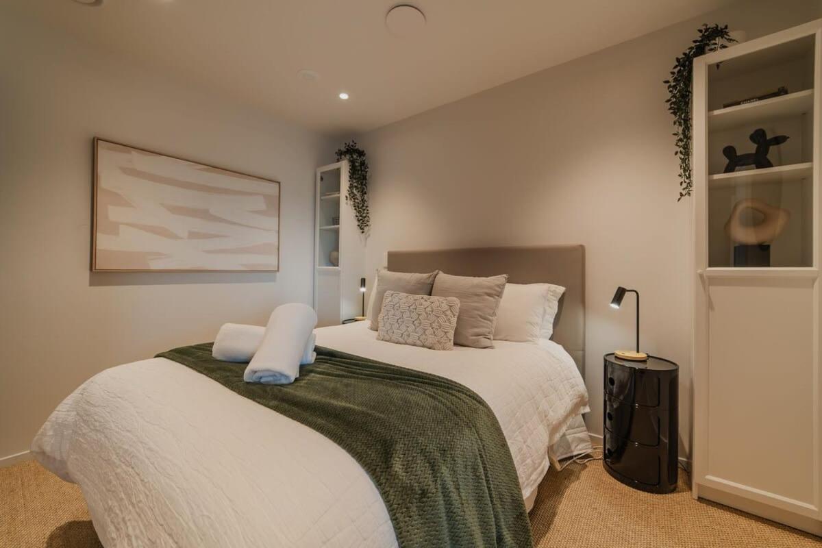 Penthouse Perfection - 2Br Elegance On Worcester St Christchurch Exterior photo